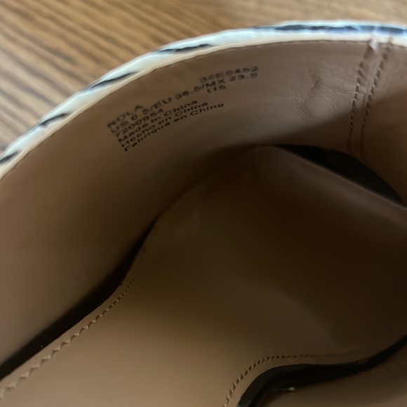 NIB Calvin Klein Black/White Perp Toe Shoe - Picture 9 of 9